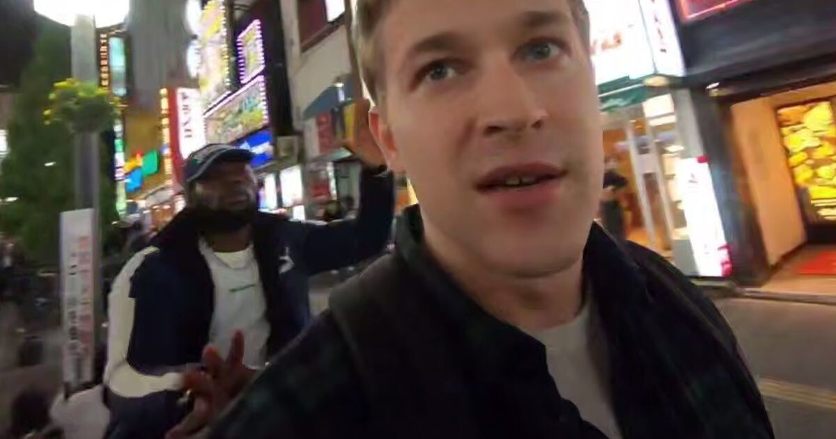 Блогер, хваливший безопасность Токио, стал жертвой нападения