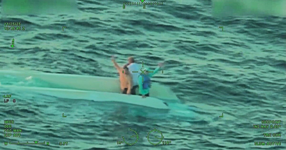 В США 90-летний мужчина почти сутки провёл на перевернувшемся катере и выжил