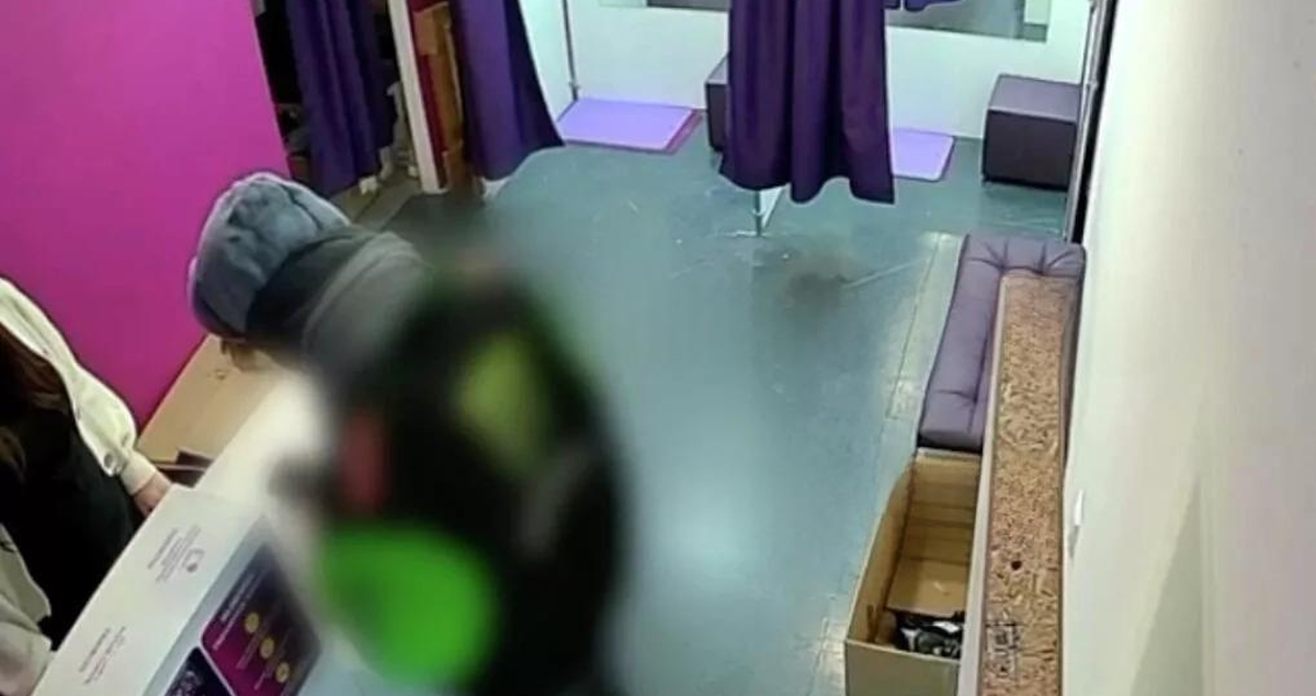 Подросток похитил смартфоны из&nbsp;пунктов выдачи заказов