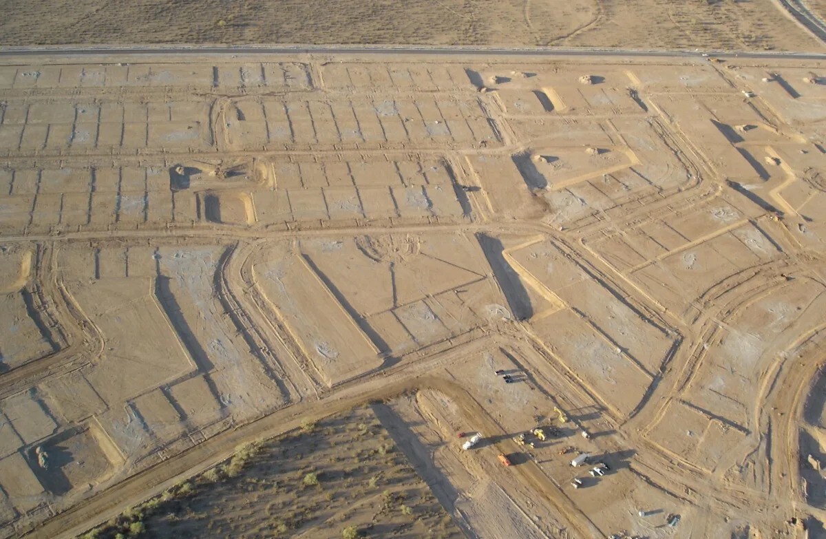 Богатые покупатели скупают участки в пустыне за миллионы