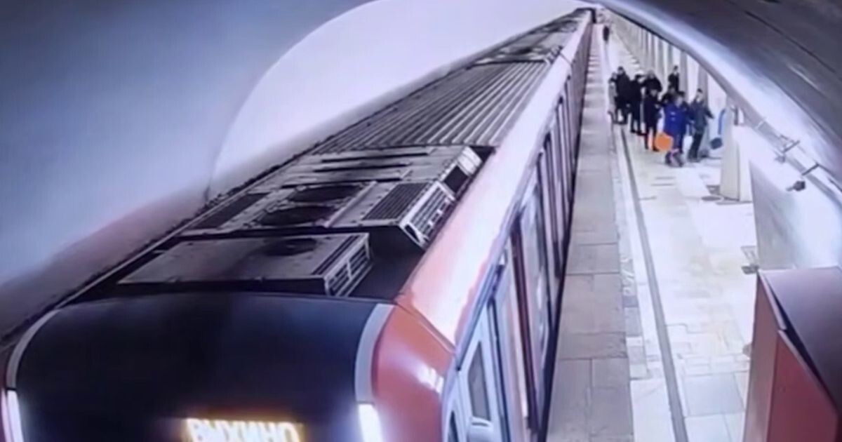 Пьяный парень прокатился на крыше поезда в московском метро