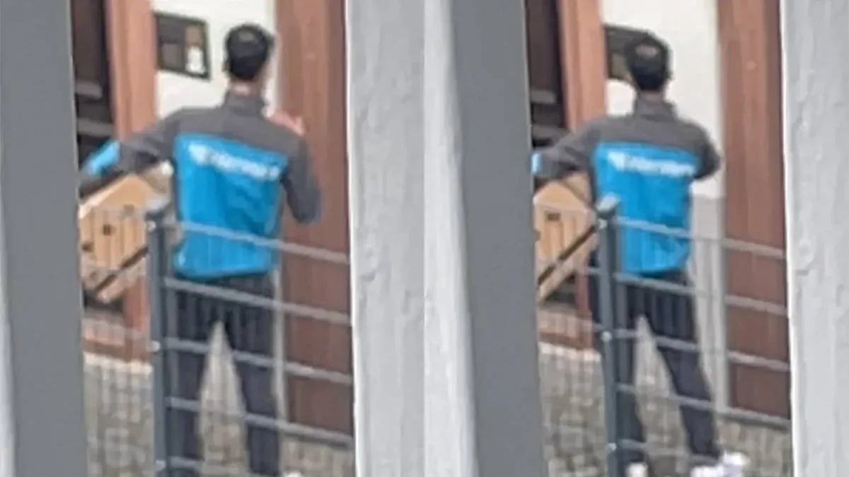 Курьер оставил больше, чем просто посылку