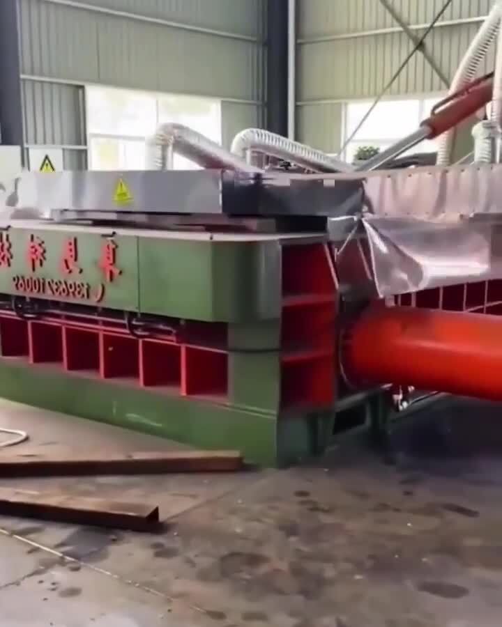 Из автомобиля в металлический кубик 