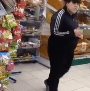 Смотрящая за бакалеей