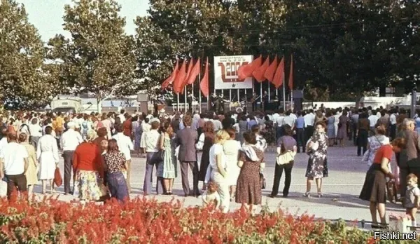 Концерт на площади Нахимова