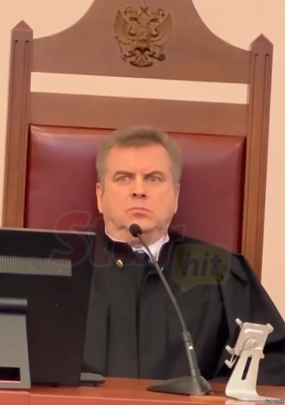 Лицо верховного судьи, с каким он слушал аргументы адвоката Долиной 