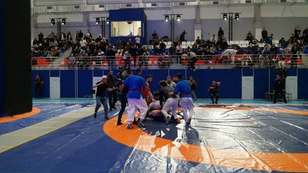 Массовая драка на турнире по борьбе в Крыму