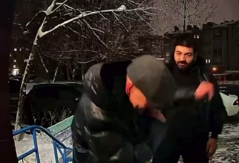В Оренбурге таксист напал на пожилого мужчину и сломал ему несколькими ударами челюсть