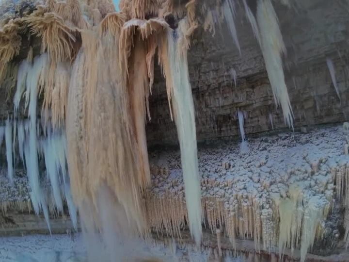 Замёрзший водопад Валасте