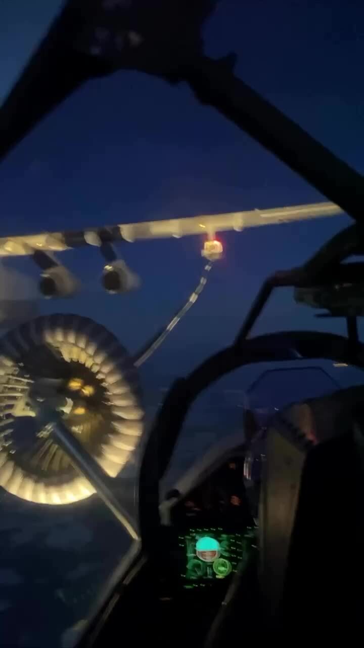 Су-30SM дозаправляется от Ил-78