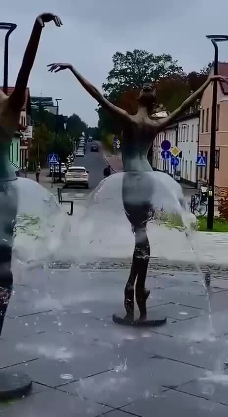 Фонтан «Балерины» в Геленджике