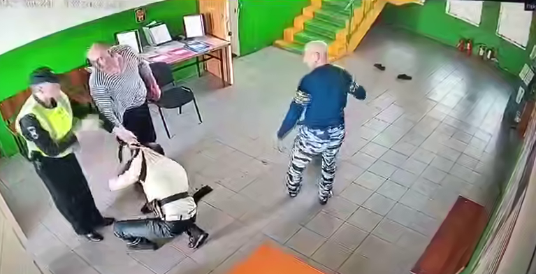 В Краснослободске инспектора ГИБДД избили в отделе и сделали обвиняемым