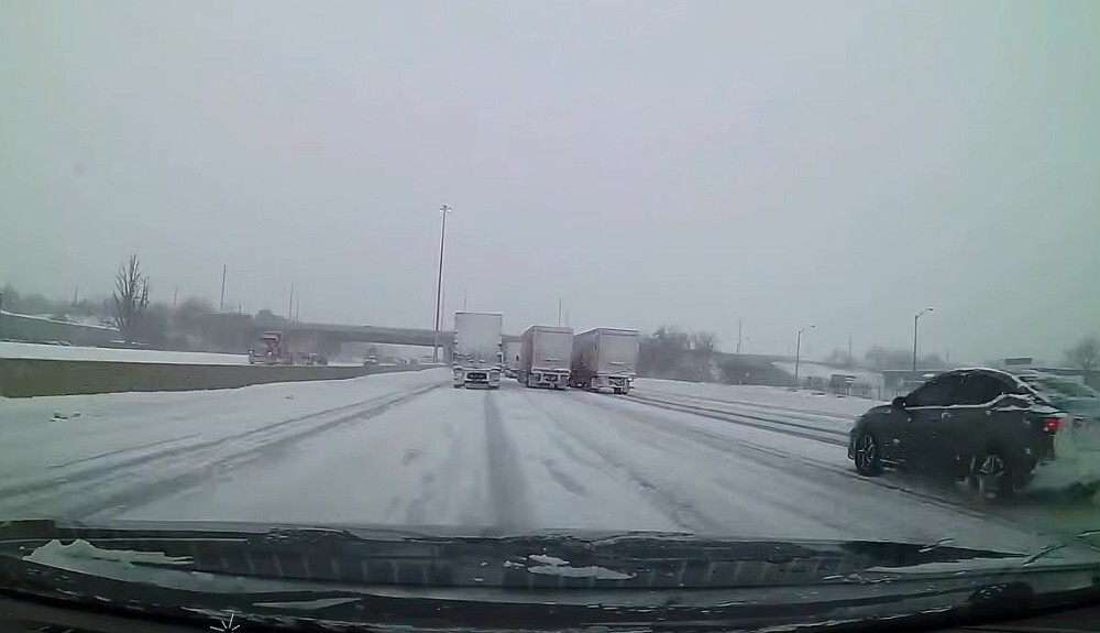 Газу до отказу и не смотреть на дорогу