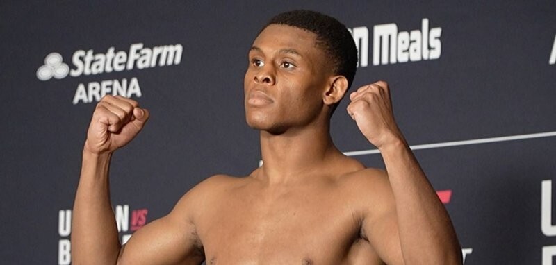 Боец UFC потерял сознание после процедуры взвешивания
