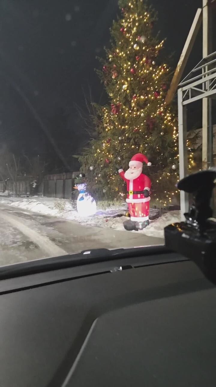 На работе ёлка до сих пор стоит)