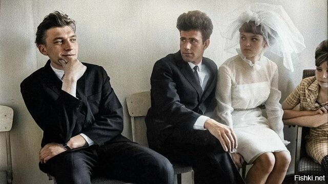- А че он довольный такой