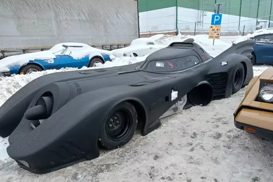 На белорусской таможне заметили Бэтмобиль