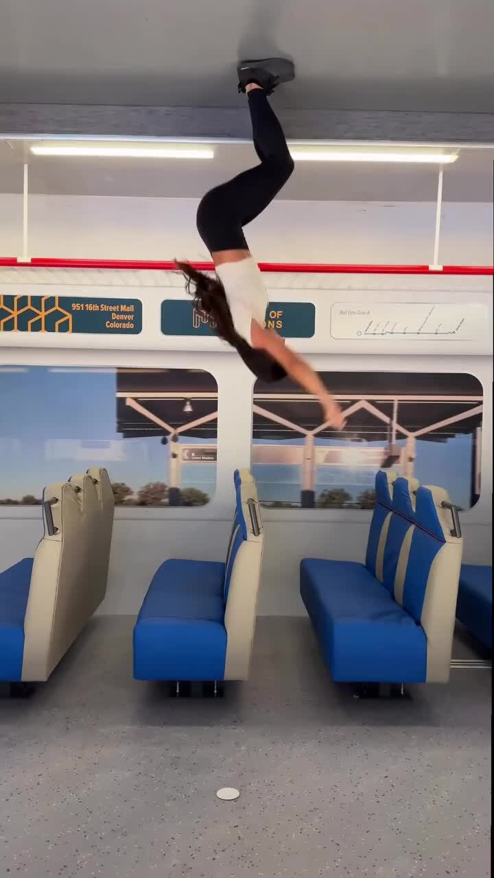 Перевёрнутый вагон