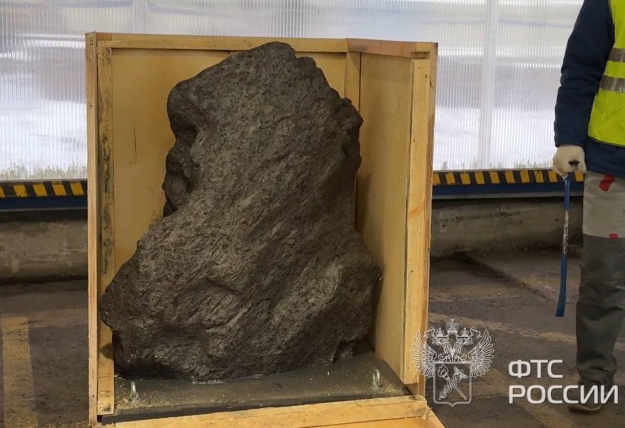 Таможенники пресекли вывоз в Британию фрагмента метеорита весом более 2,5 тонн