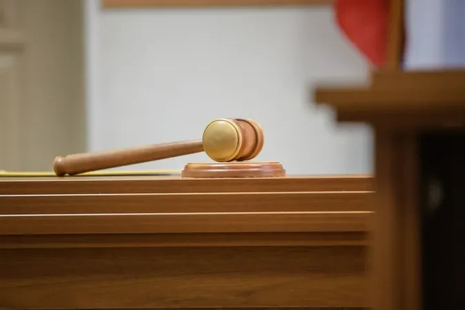 Судья из Тамбова выносила приговоры, лёжа на шезлонге в Сочи