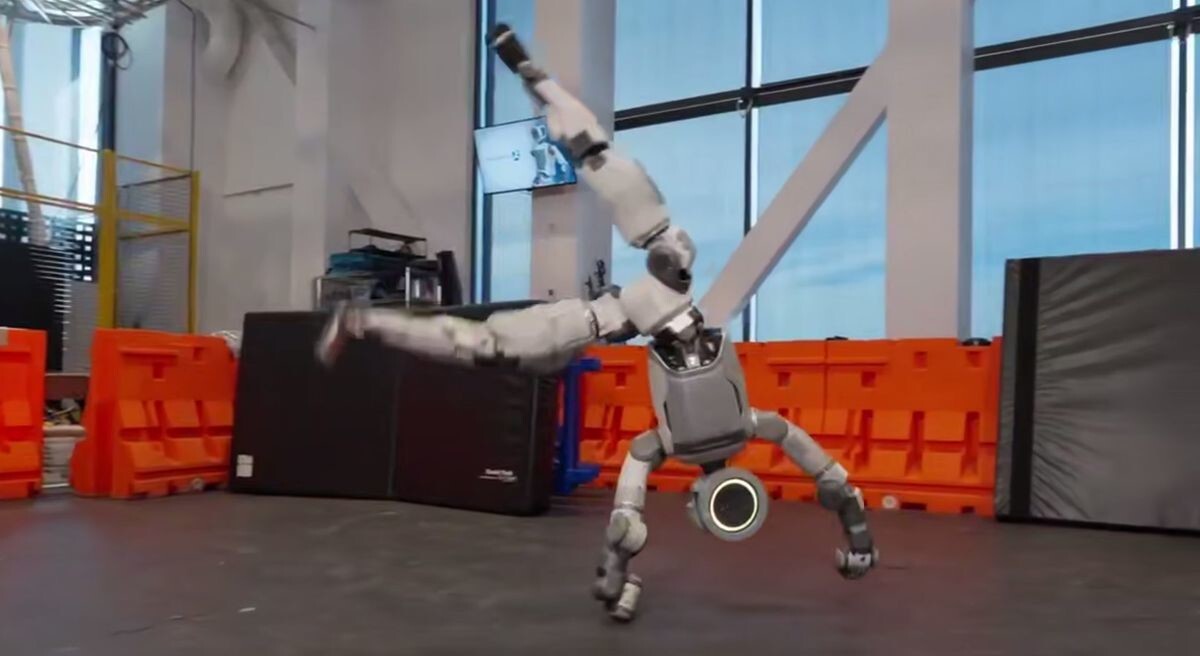 Новый трюк от робота Boston Dynamics