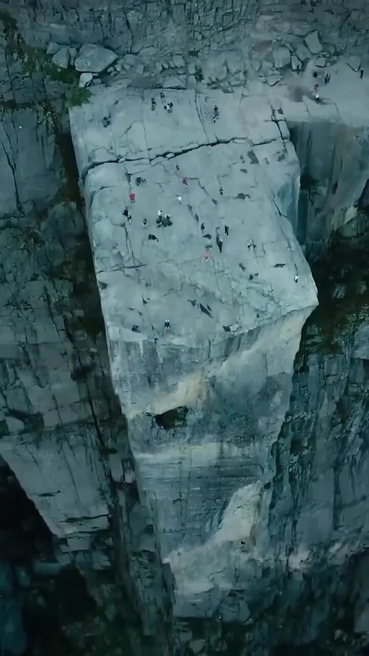 Скала Прекестулен