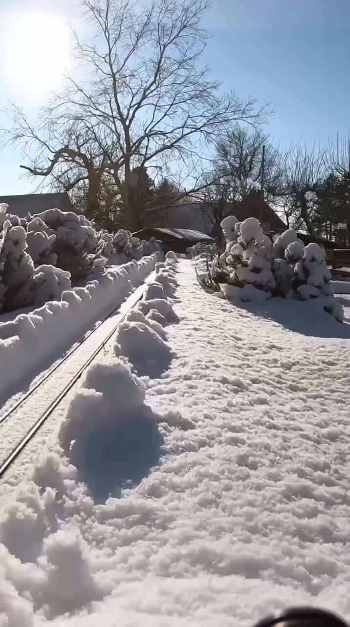 Классный игрушечный поезд