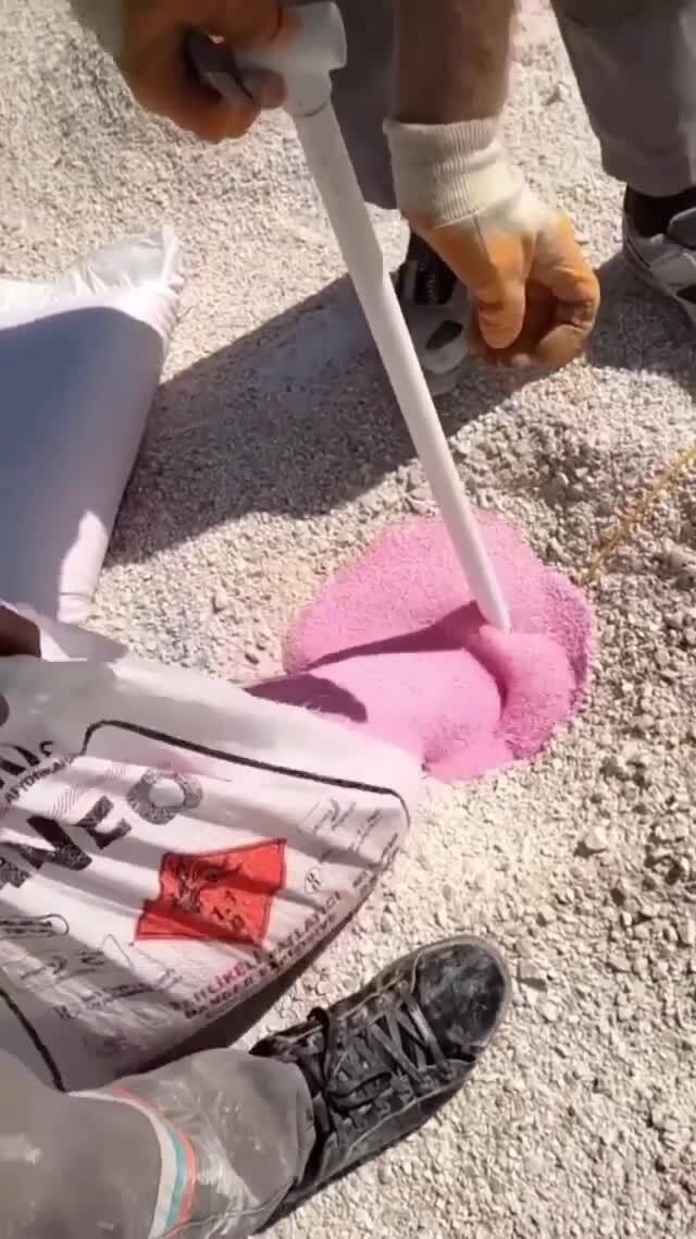 Демонтаж горы во время строительства