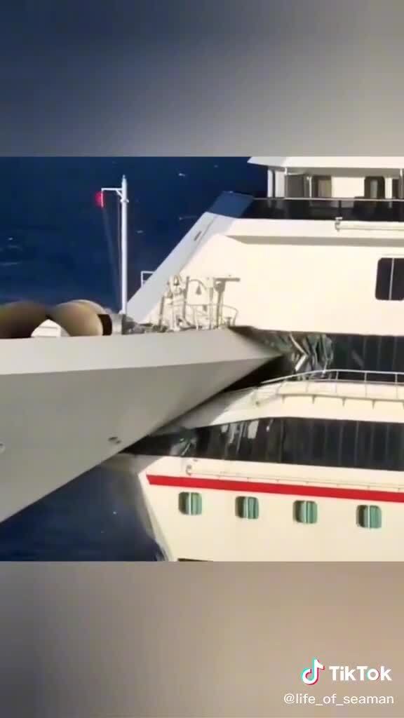 Круизный лайнер - и такое бывает