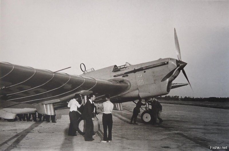 У самолета АНТ-25
