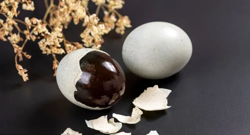 Бесценная реакция на 100 летнее яйцо