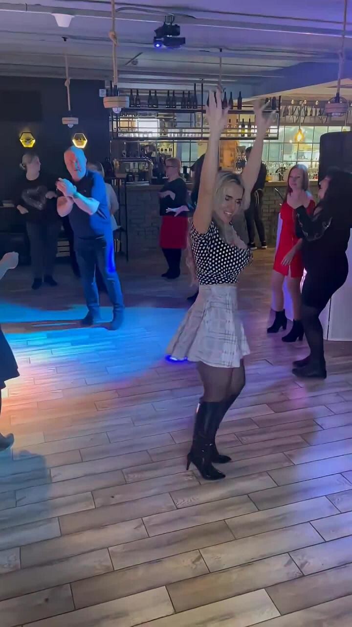 Субботним вечером)