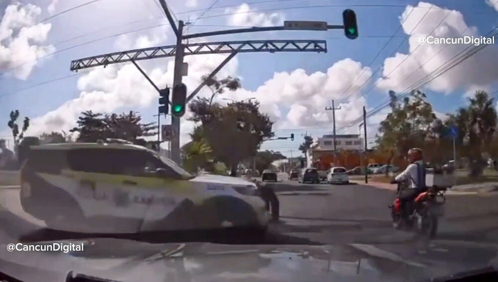 "Мотоциклист подрезал полицию"