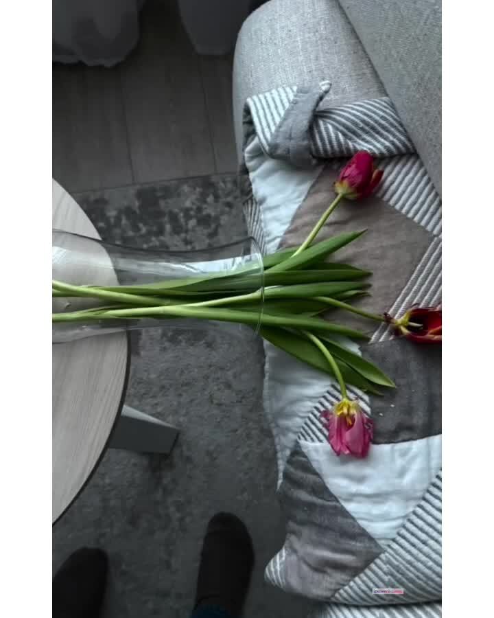 против праздника)