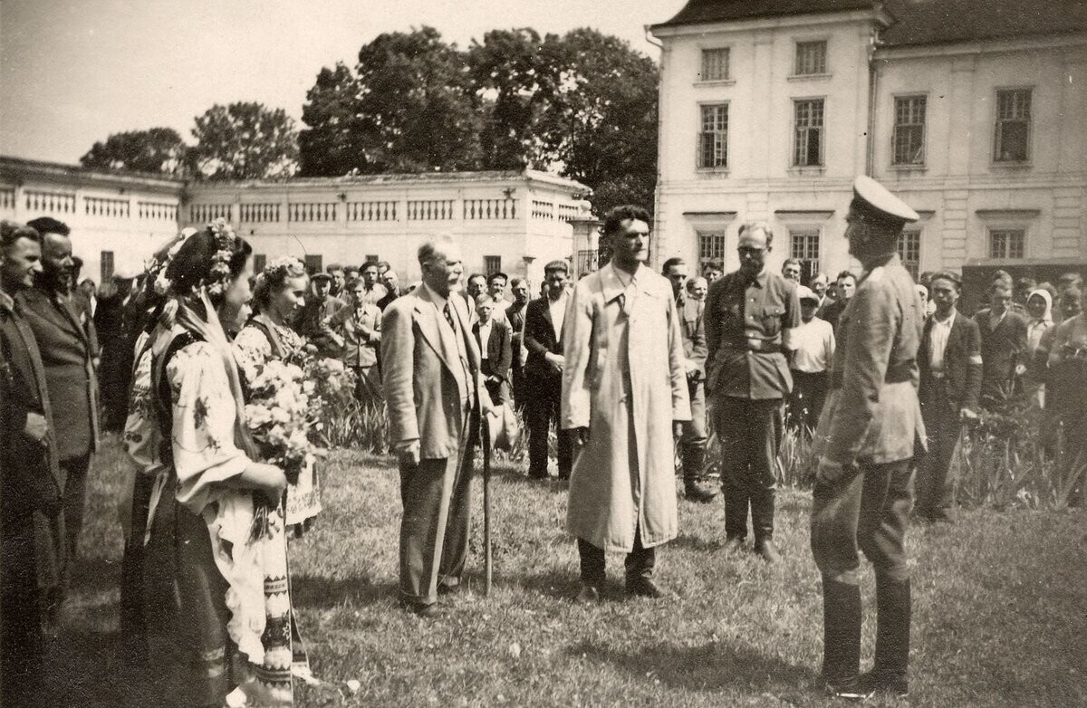 Хуже гитлеровцев