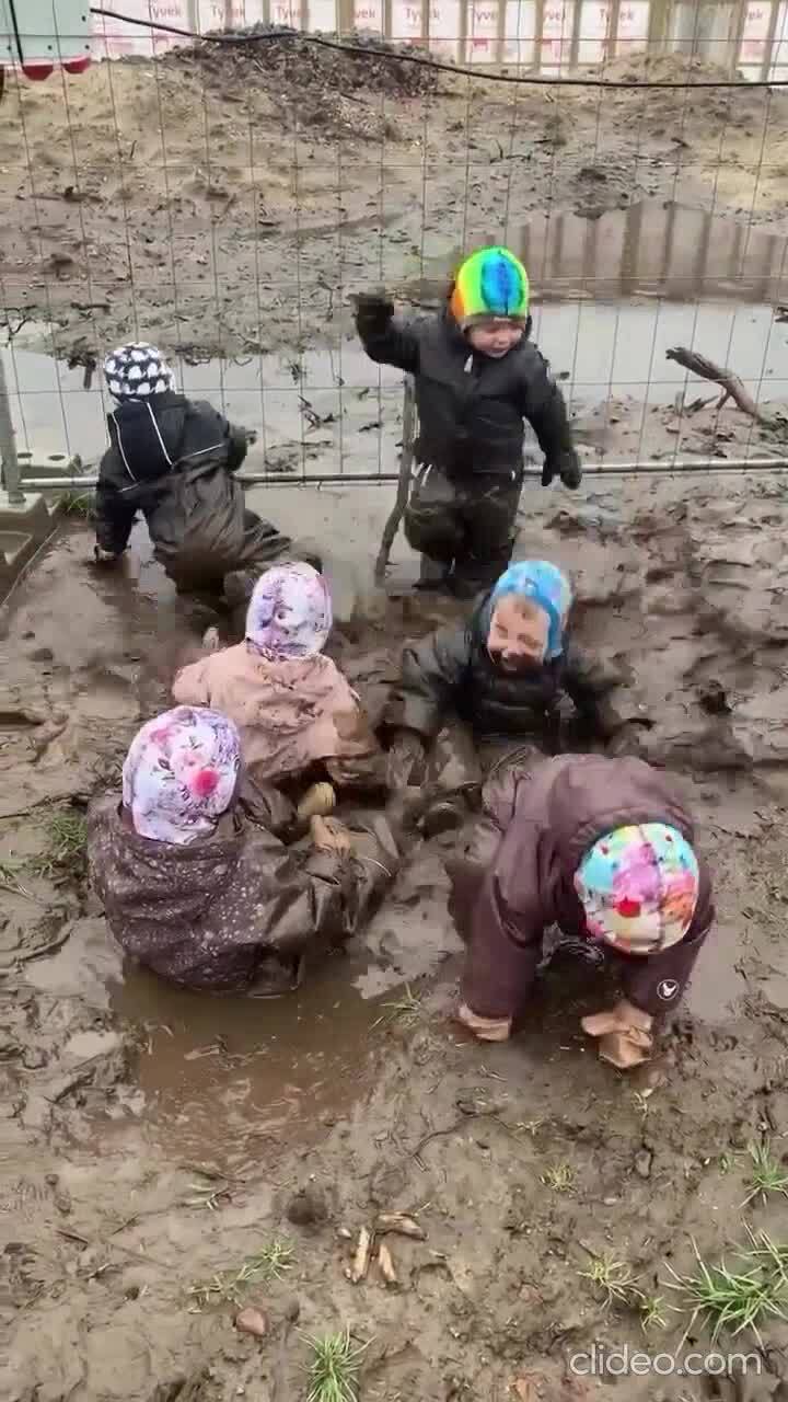 Счастливое детство )))