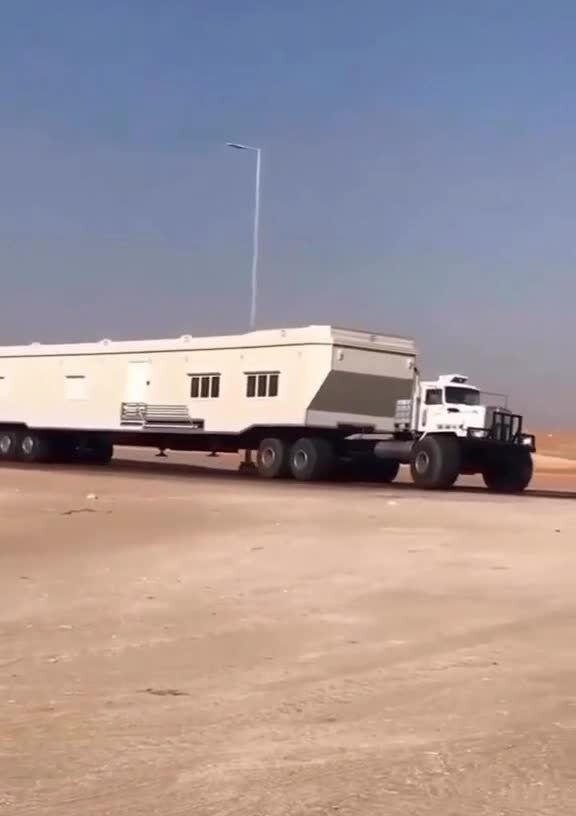 Огромный дом на колёсах