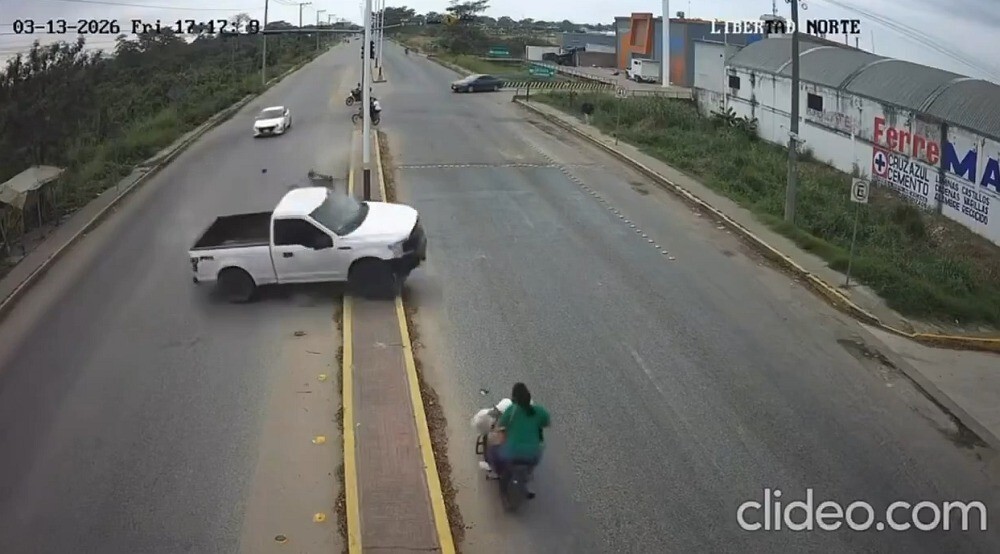 Мотоциклист подбил машину и устроил смертельное ДТП