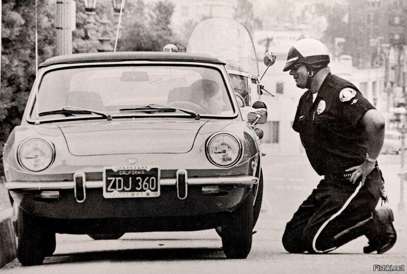 Как поставить копа на колени