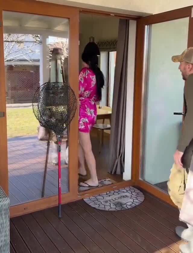 У тебя женщина тут нет власти