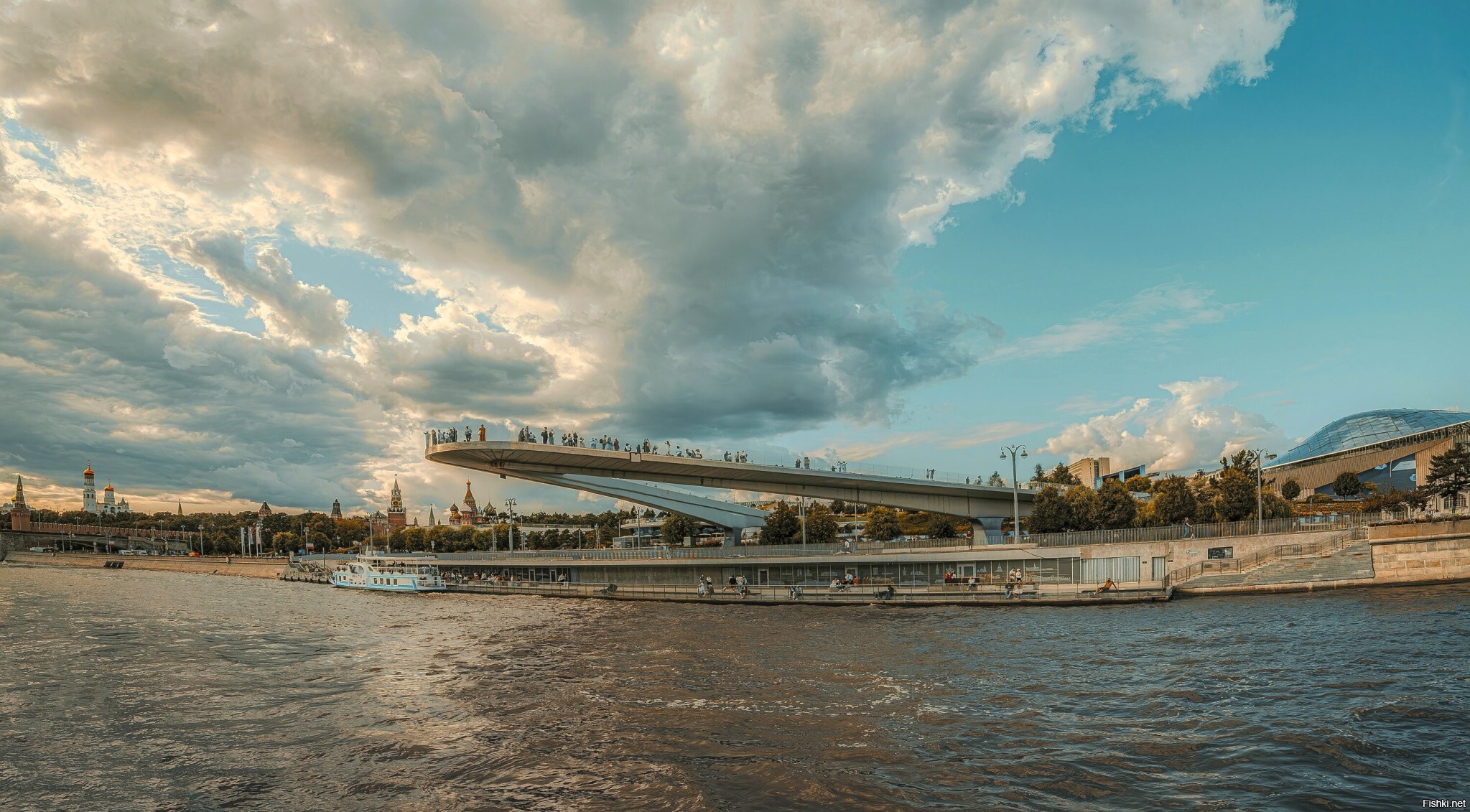 Фотографировал с прогулочного теплохода