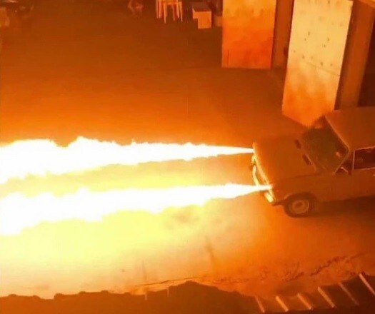 В Краснодаре ВАЗ-2106 переделали в машину-огнемёт