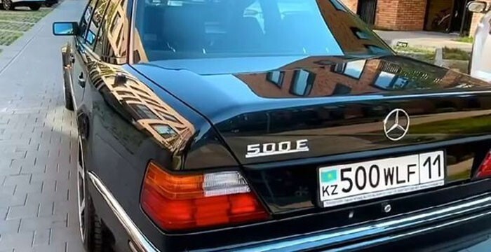 Минутка прекрасного для автолюбителей: идеально отреставрированный Mercedes-Benz 500E