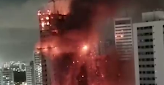 Мощный пожар охватил небоскрёб в Бразилии