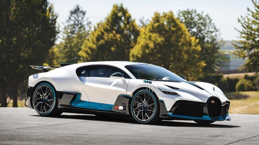 Bugatti Divo продают по цене двадцати Lamborghini Revuelto