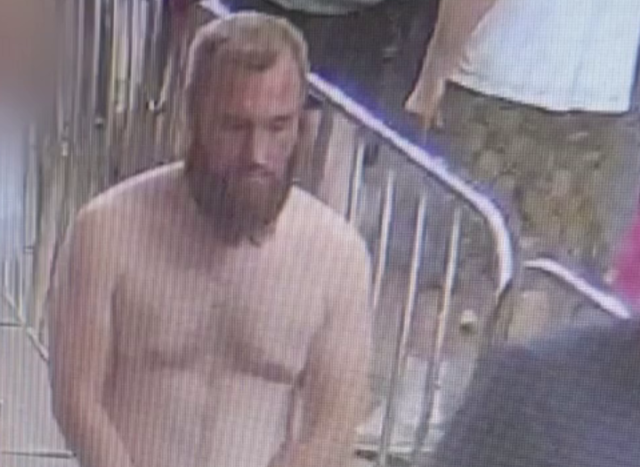В Москве задержали блогера, гулявшего голым в метро