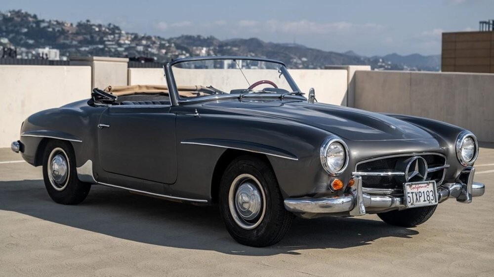 Кабриолет Mercedes-Benz 190 SL выставили на торги