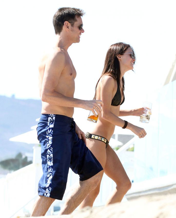 Jim Carrey Hits The Beach With A Lovely Lady 