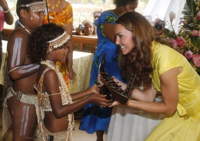 Kate Middleton meeting a little girl 