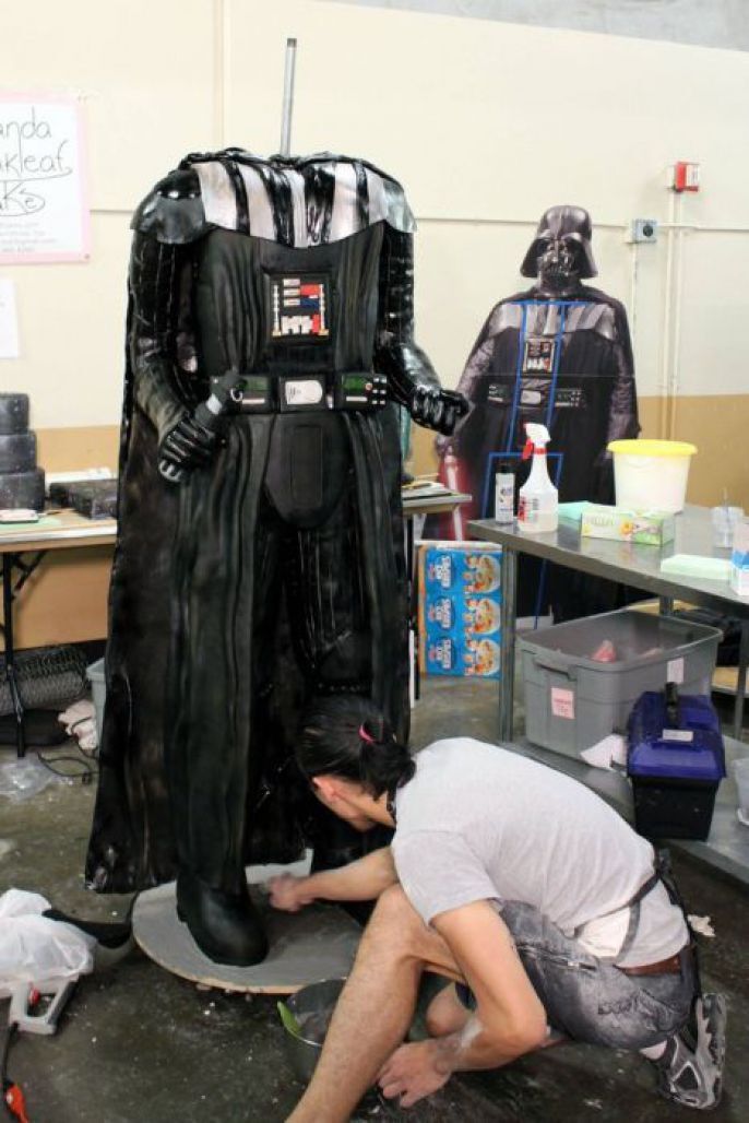 Detailing the Body Of Darth Vader 